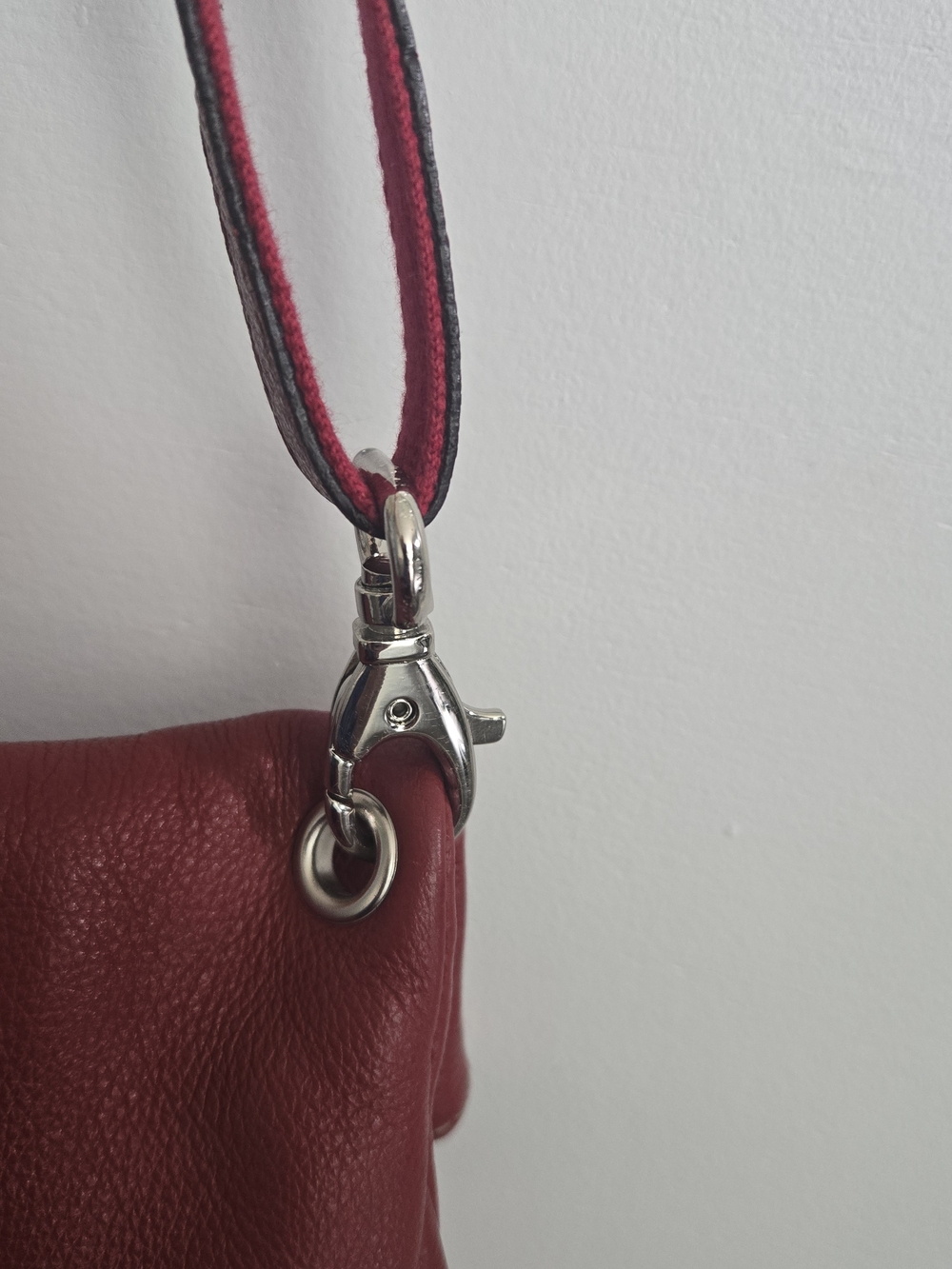 Y2K Vtg Tignanello Womens Red Pebbled Leather Crossbody Purse Handbag Med Size - Picture 6 of 16